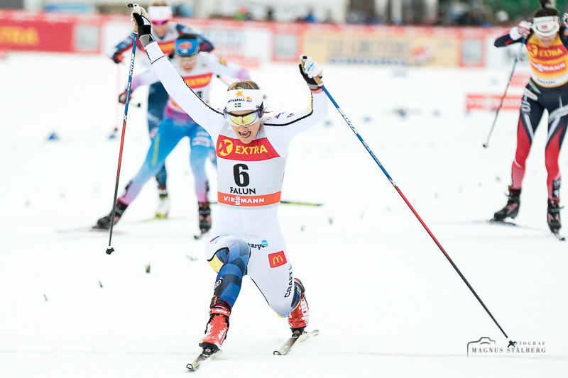 Stina Nilsson prickar målgången perfekt och vinner damernas sprint i Svenska Skidspelen 2017.