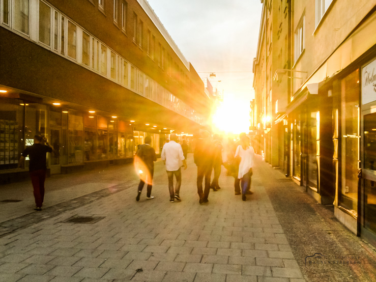 En kvällspromenad på Åsgatan i Falun.