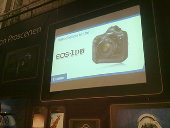 Mike Burnhill pratar om Canon 1Dx på Fotomässan 2011.