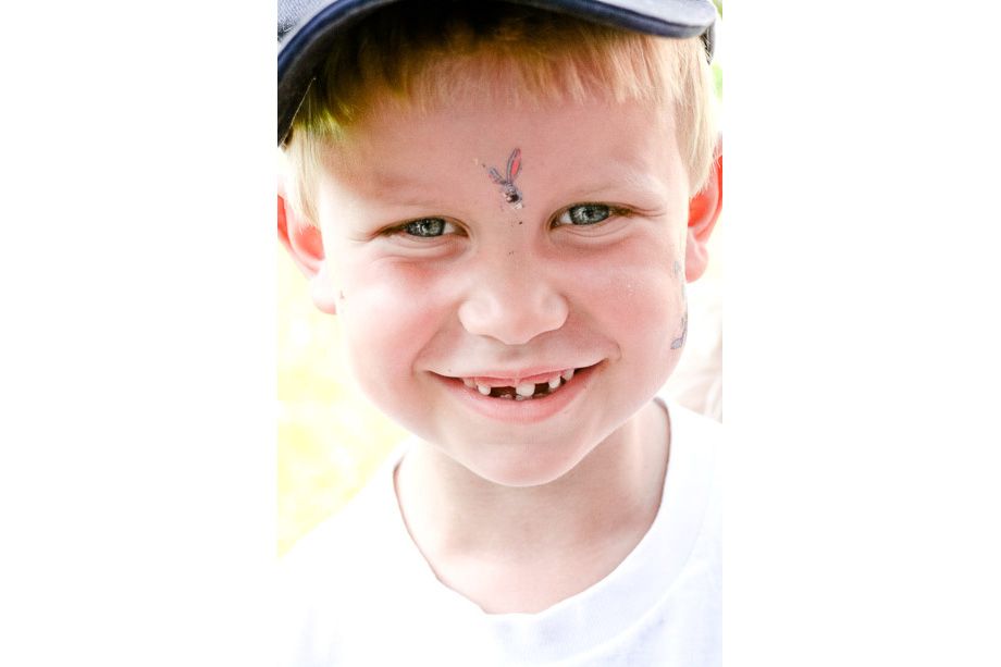 Han har tappat tänderna men fått en tatuering i pannan. Foto: Fotograf Magnus Stålberg i Falun